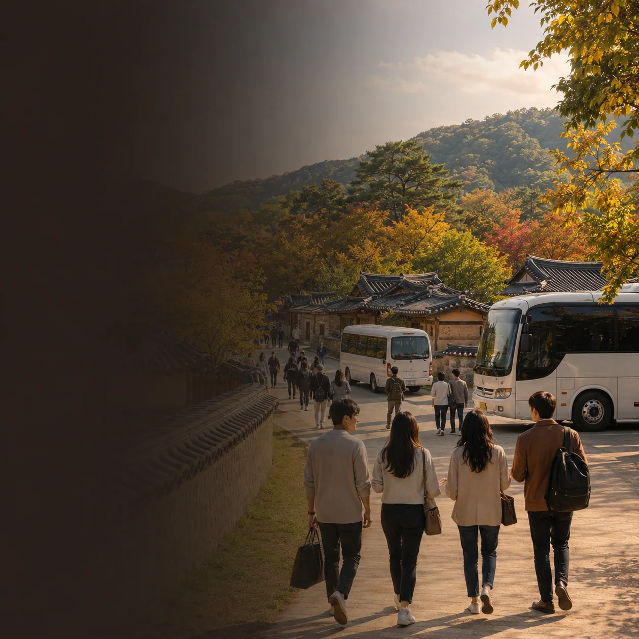 안동 하회마을 앞 관광버스와 셔틀로 이동하는 회사 워크샵 100명 사진